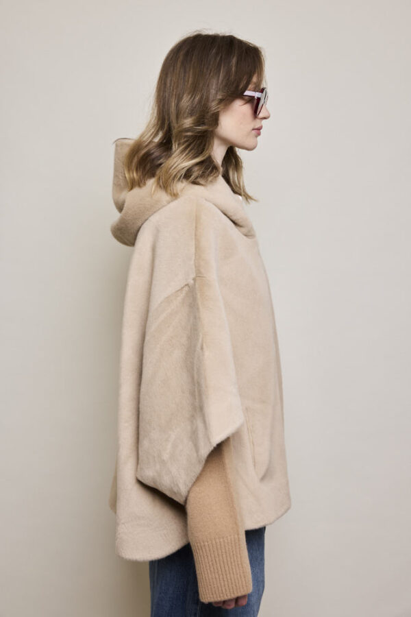 Cape Faux Fur - Image 2