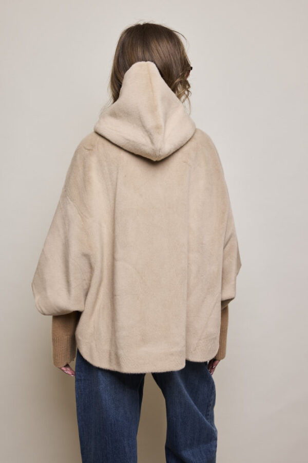 Cape Faux Fur - Image 3