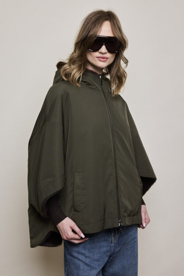 Cape Faux Fur - Image 4