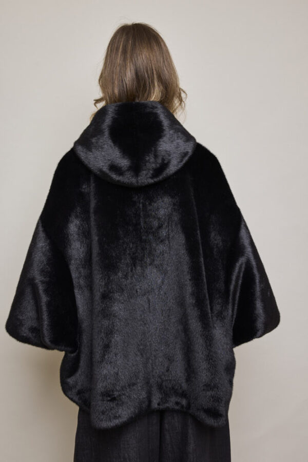 Cape Faux Fur - Image 3