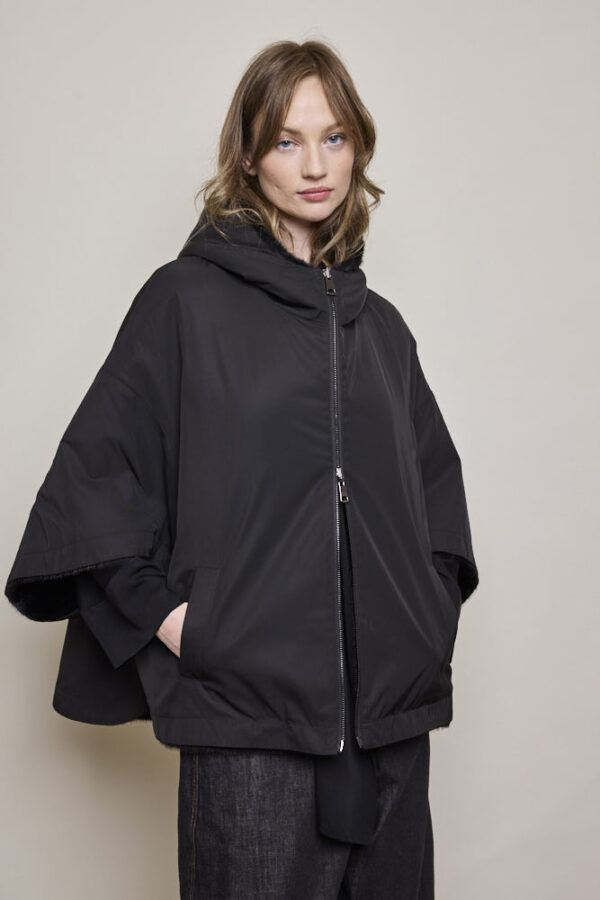 Cape Faux Fur - Image 4