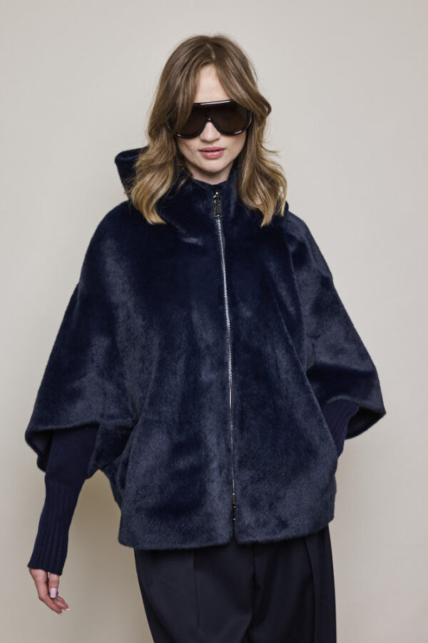 Cape Faux fur - Image 2