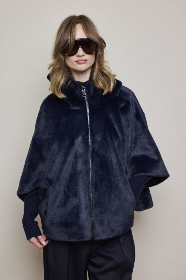 Cape Faux fur - Image 4